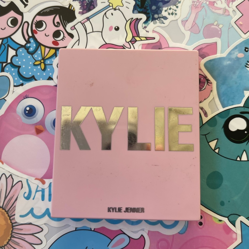 Kylie Cosmetics Blush Makeup | Shade : Baddie On The Block